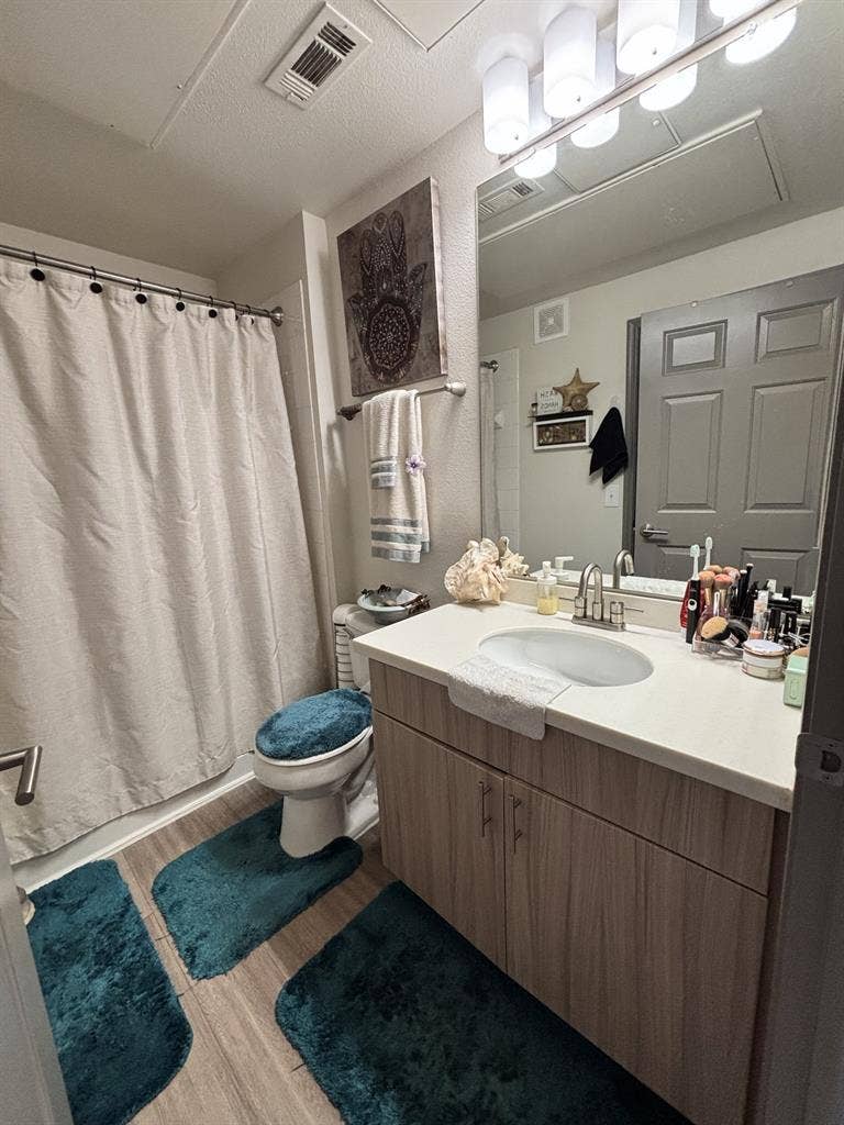 Room Available in Littleton -Aug 11