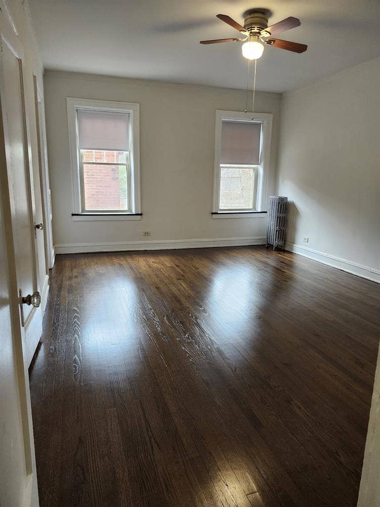 2bed 2bath Hyde Park apt roommate