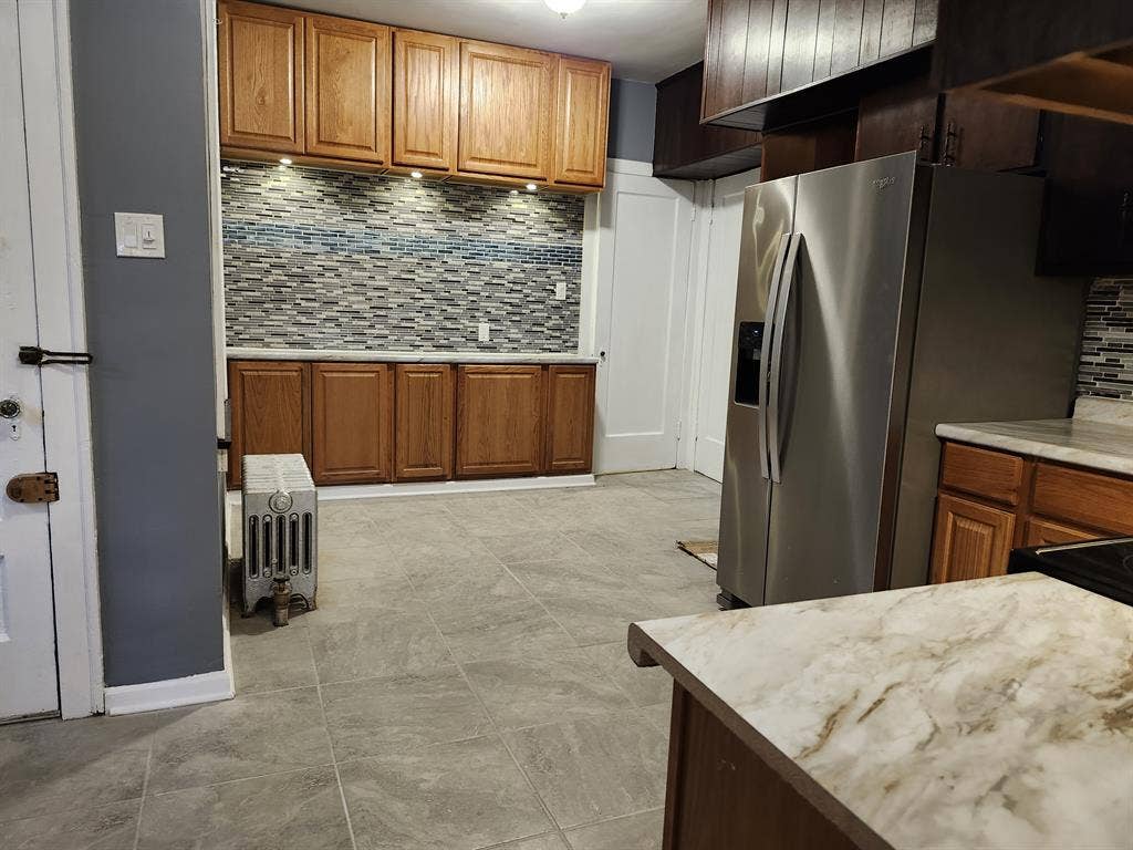 2bed 2bath Hyde Park apt roommate