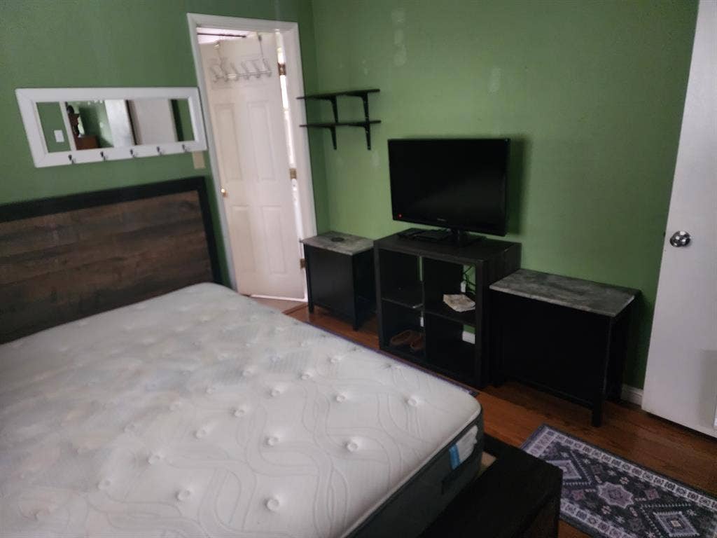 Smaller masterbedroom 4 rent