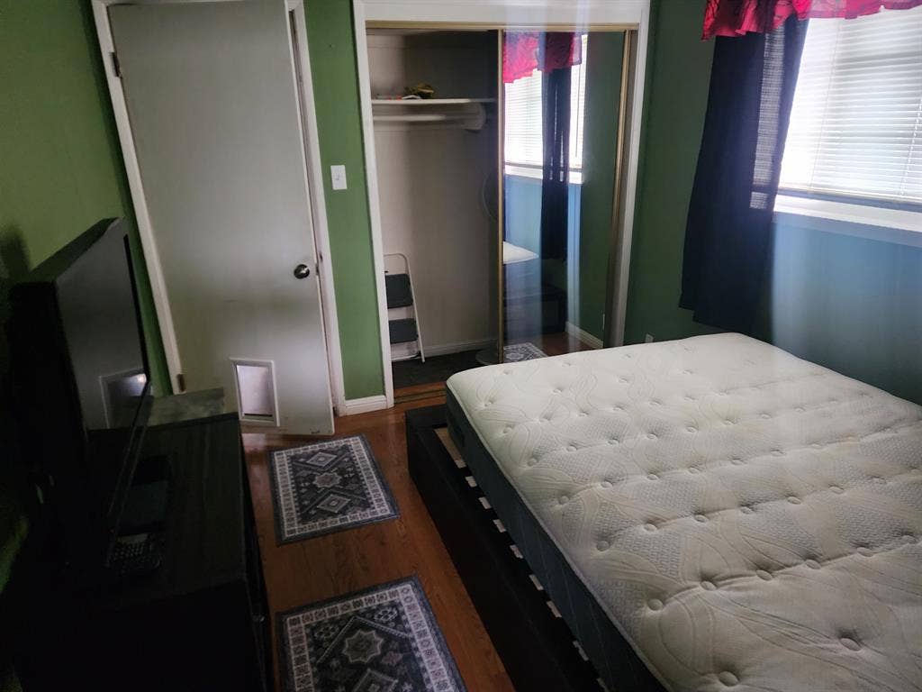 Smaller masterbedroom 4 rent