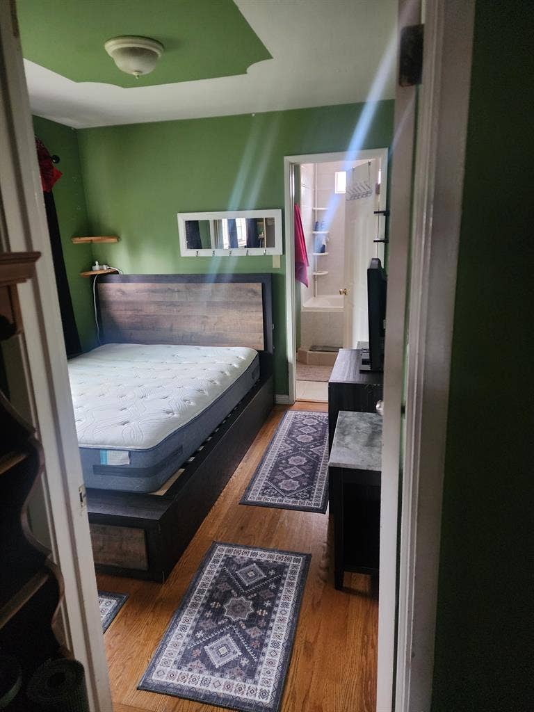 Smaller masterbedroom 4 rent