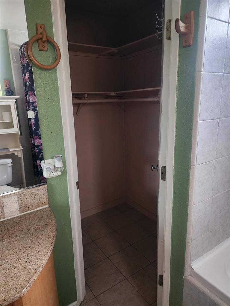 Smaller masterbedroom 4 rent