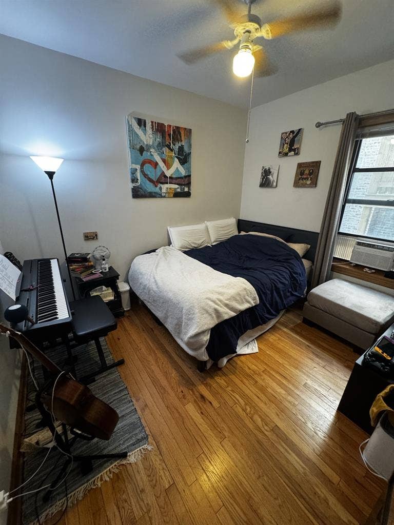 ISO Roommate Lakeview Aug 10 🎶
