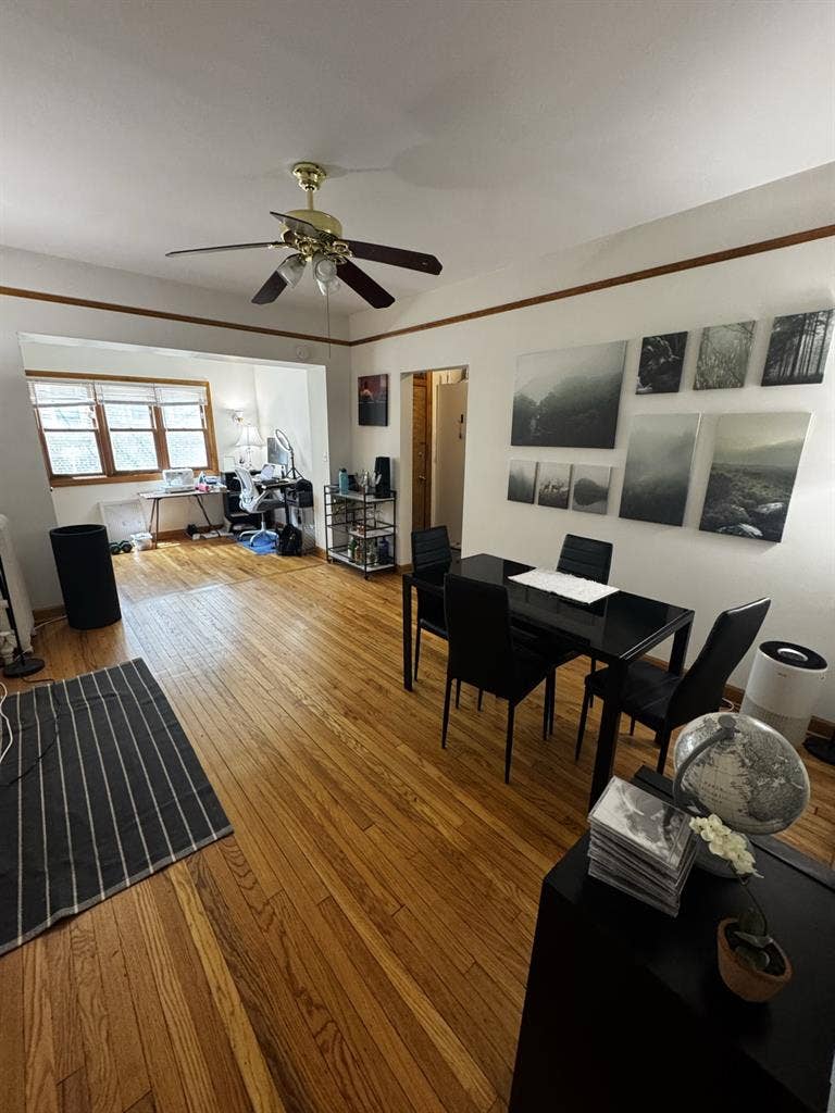ISO Roommate Lakeview Aug 10 🎶