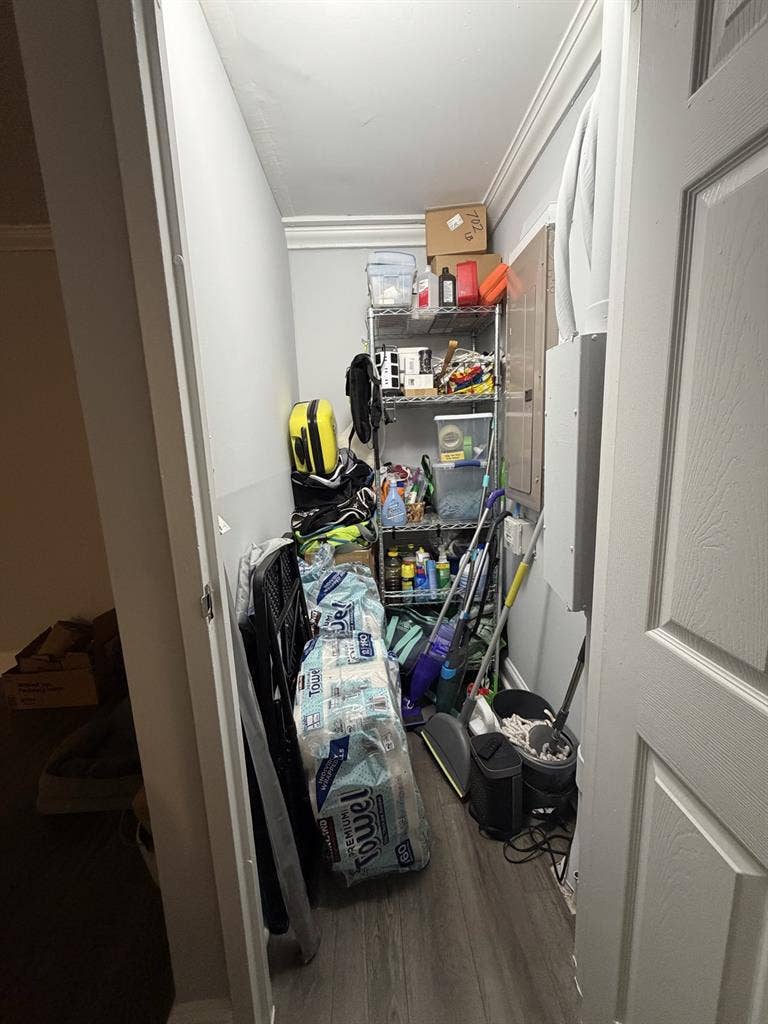 Roommate to split apartment