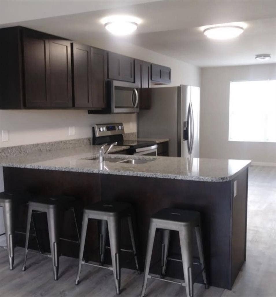 Looking for one roommate