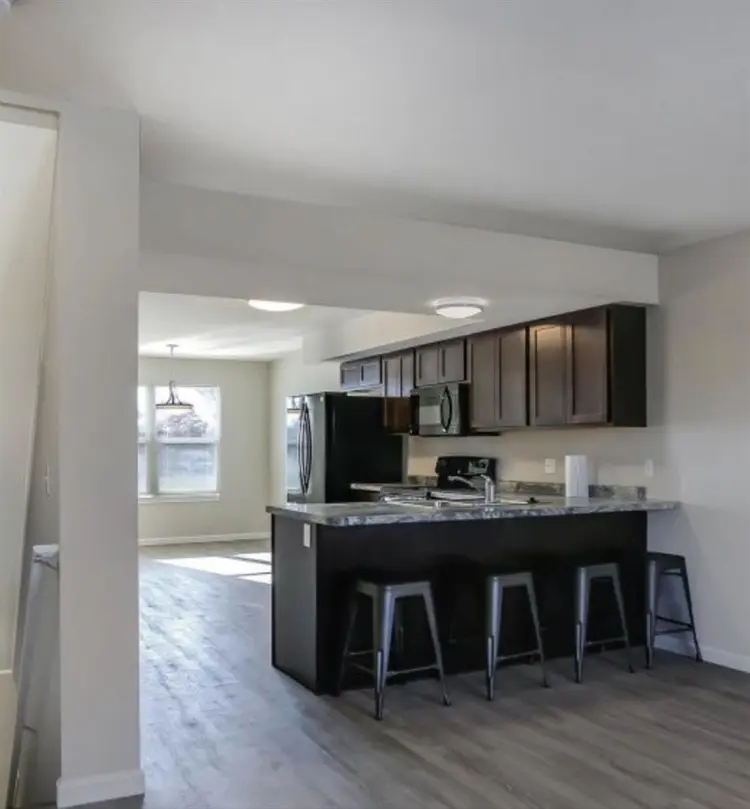 Looking for one roommate