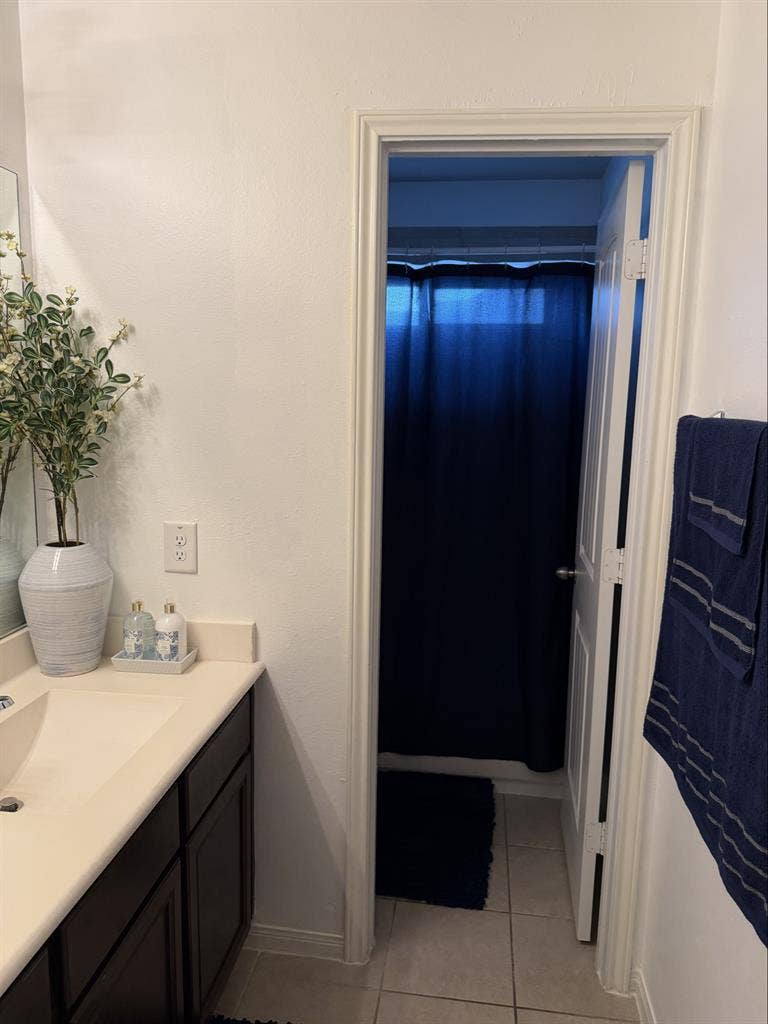 Lux's PVT Furnished room & Bathroom