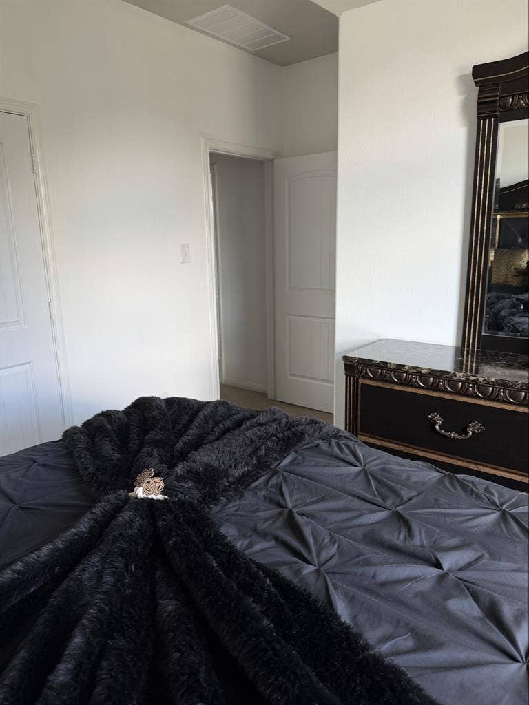 Lux's PVT Furnished room & Bathroom