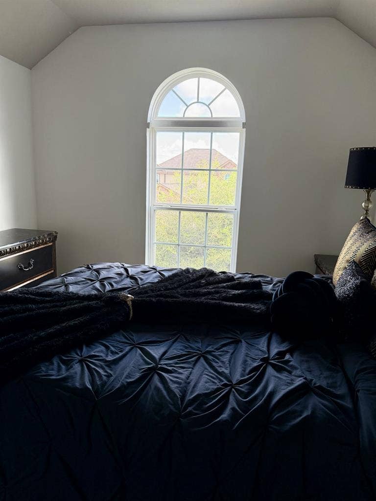 Lux's PVT Furnished room & Bathroom