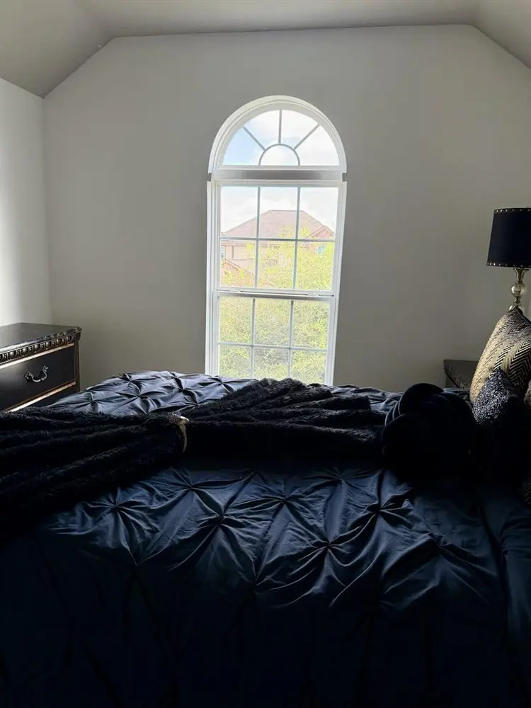 Lux's PVT Furnished room & Bathroom