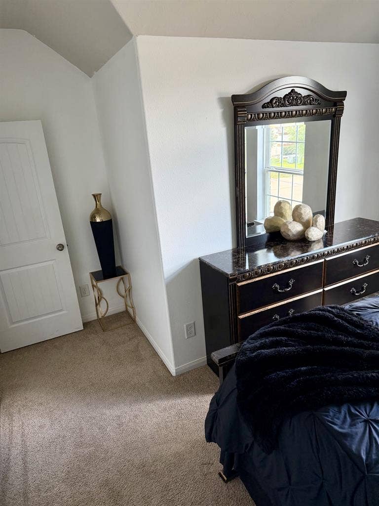 Lux's PVT Furnished room & Bathroom