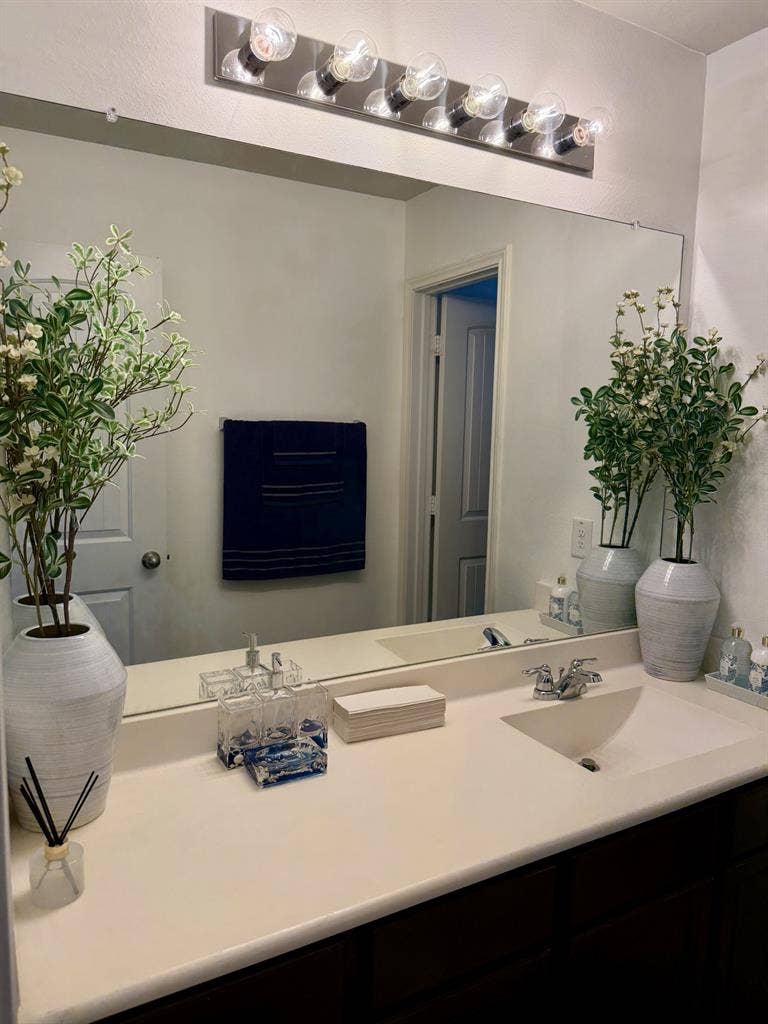 Lux's PVT Furnished room & Bathroom