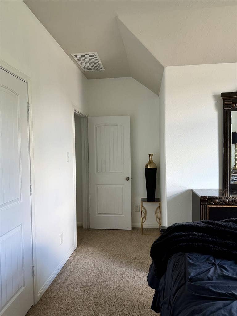 Lux's PVT Furnished room & Bathroom