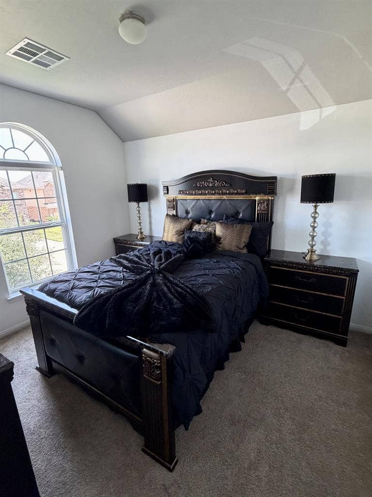 Lux's PVT Furnished room & Bathroom