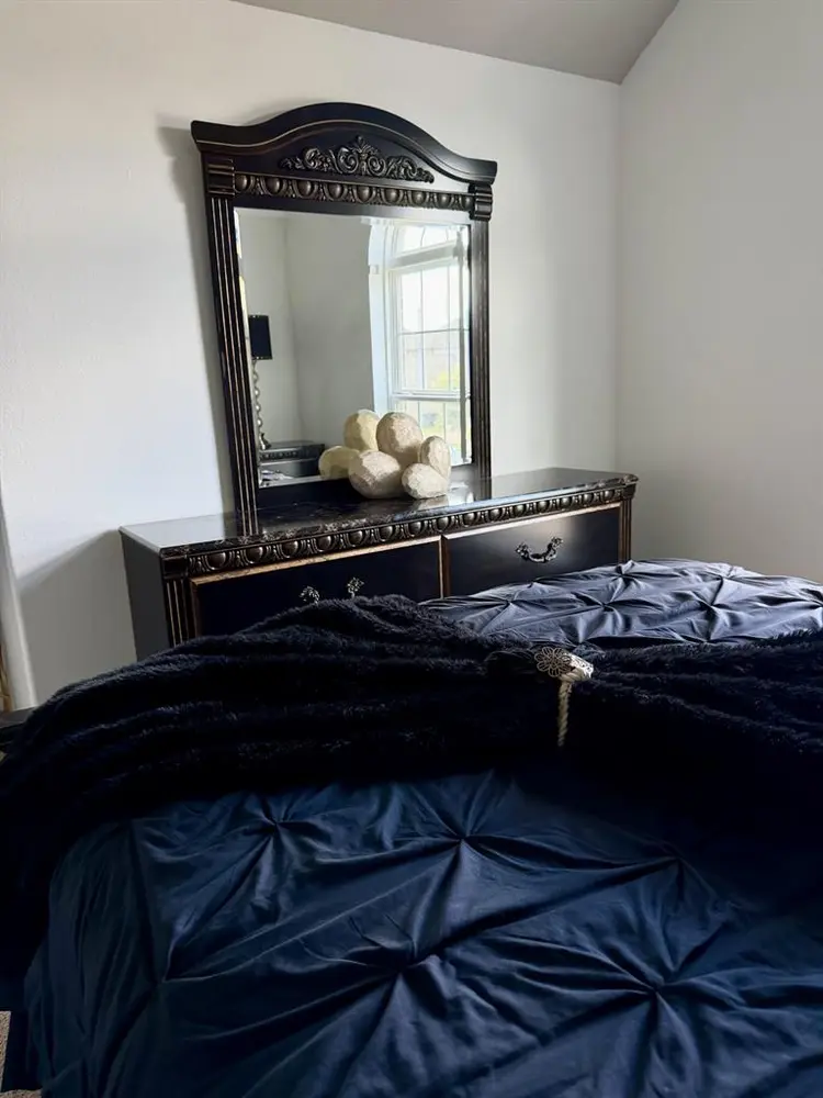 Lux's PVT Furnished room & Bathroom