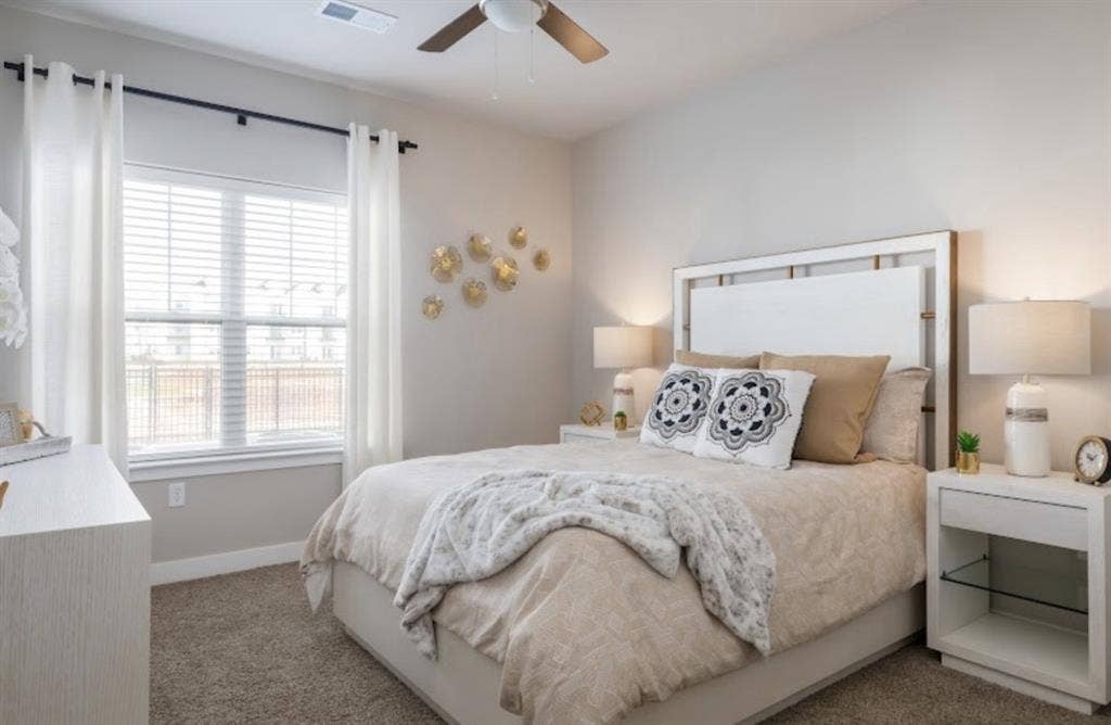 Looking for a Roommate in 2 bed apt