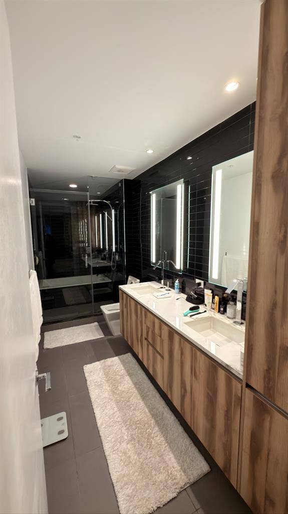 AMLI MIDTOWN ROOM FOR RENT