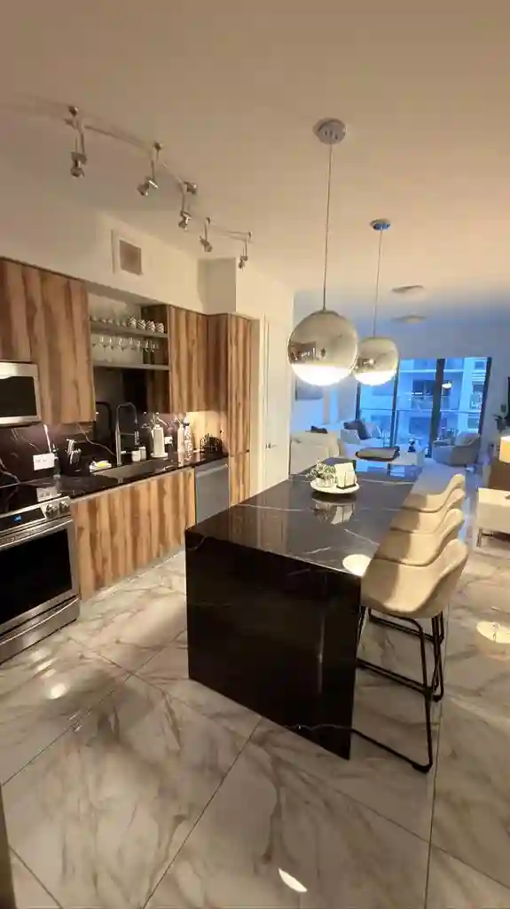 AMLI MIDTOWN ROOM FOR RENT