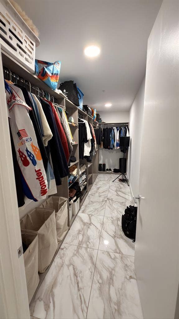 AMLI MIDTOWN ROOM FOR RENT