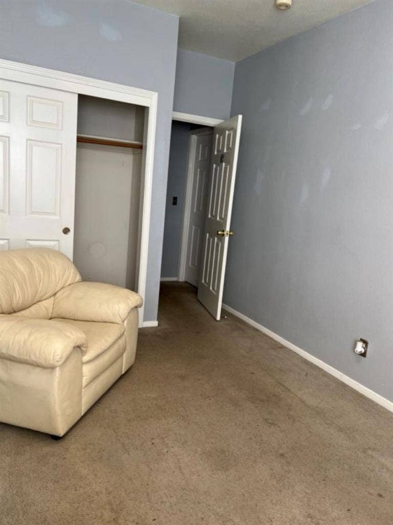 Medium size bedroom with windows