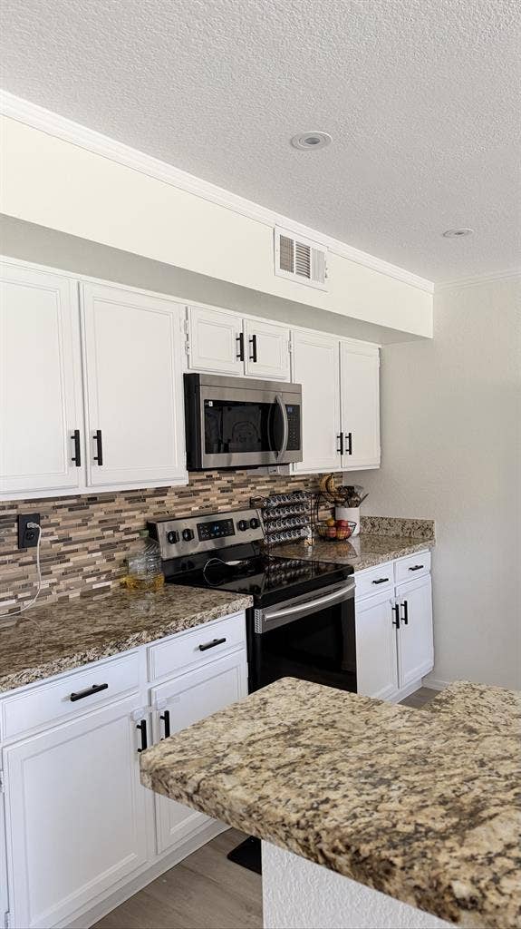 Looking for a female roommate🏡
