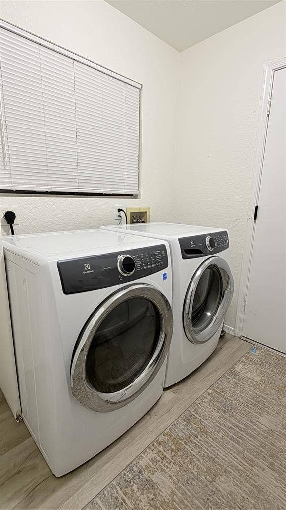 Looking for a female roommate🏡