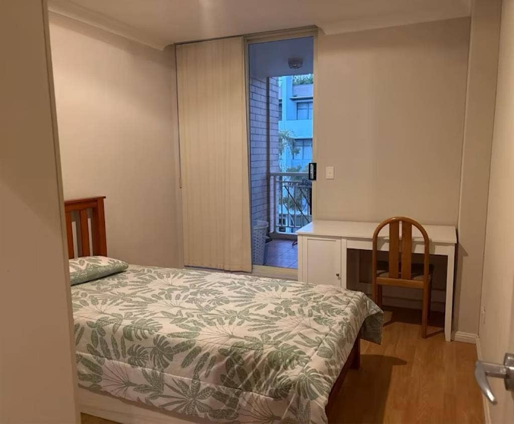 Room in Maroubraa