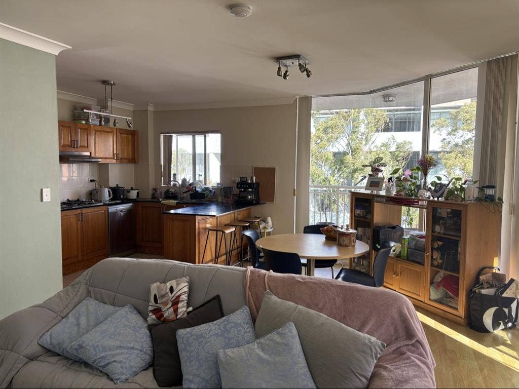 Room in Maroubraa