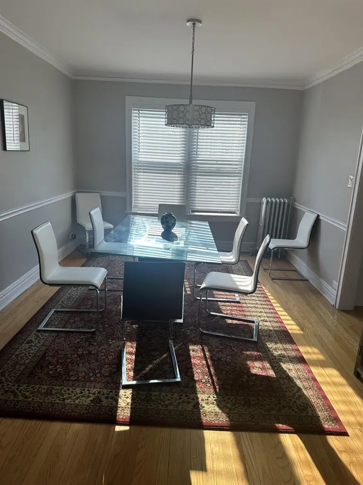 LOOKING FOR A ROOMMATE | $700/mo |