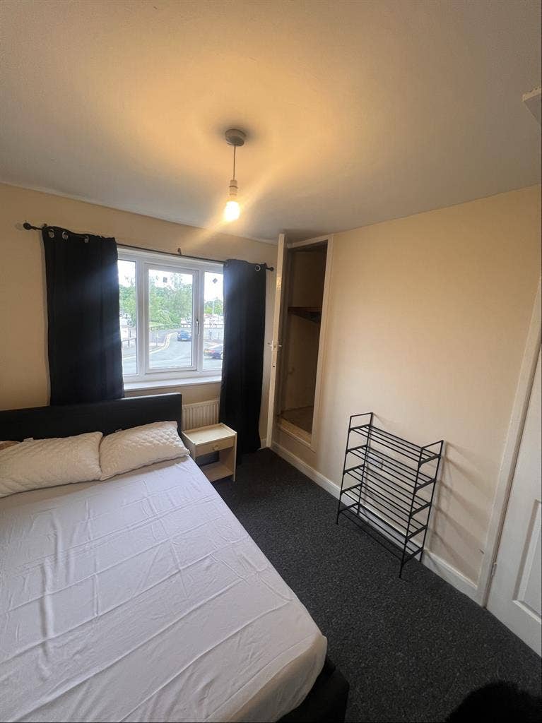 2 Double Rooms Available