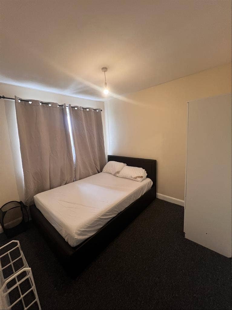 2 Double Rooms Available