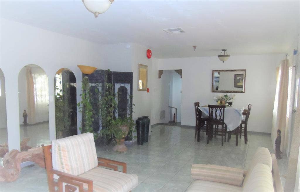 Room w/Private Entry