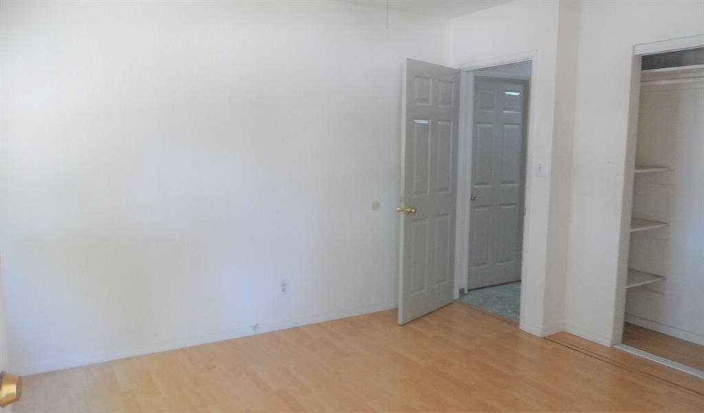 Room w/Private Entry