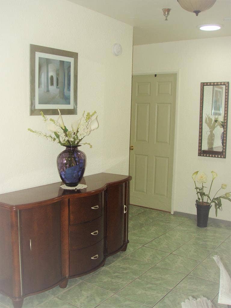 Room w/Private Entry