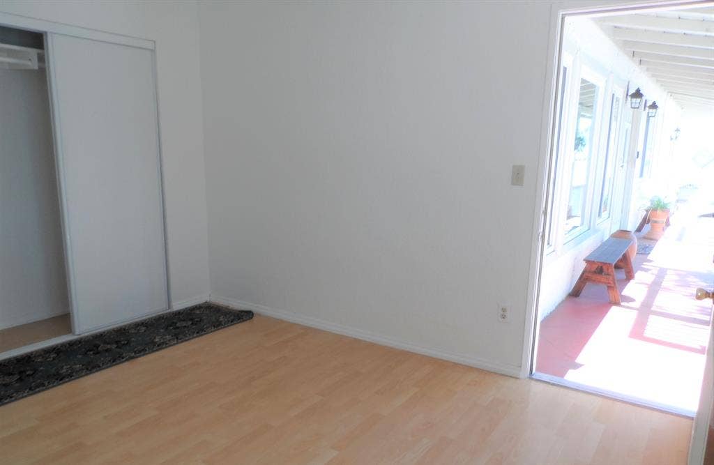 Room w/Private Entry