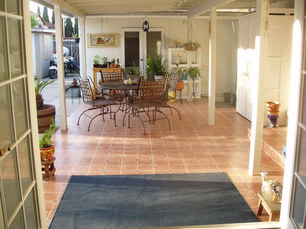 Room w/Private Entry