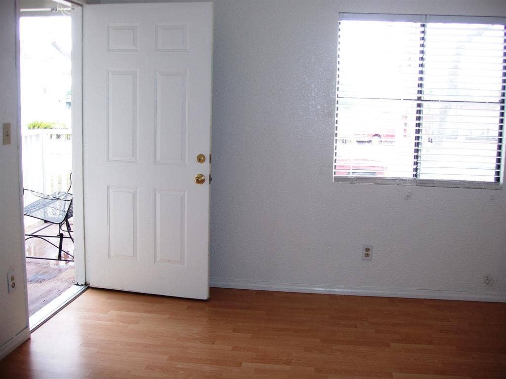 Room w/Private Entry
