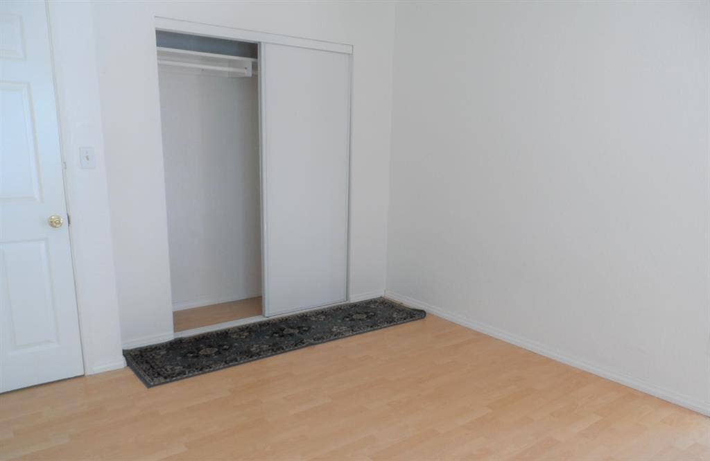 Room w/Private Entry