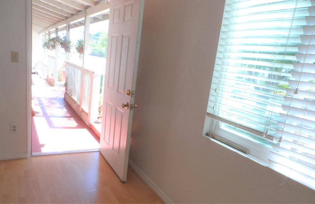Room w/Private Entry