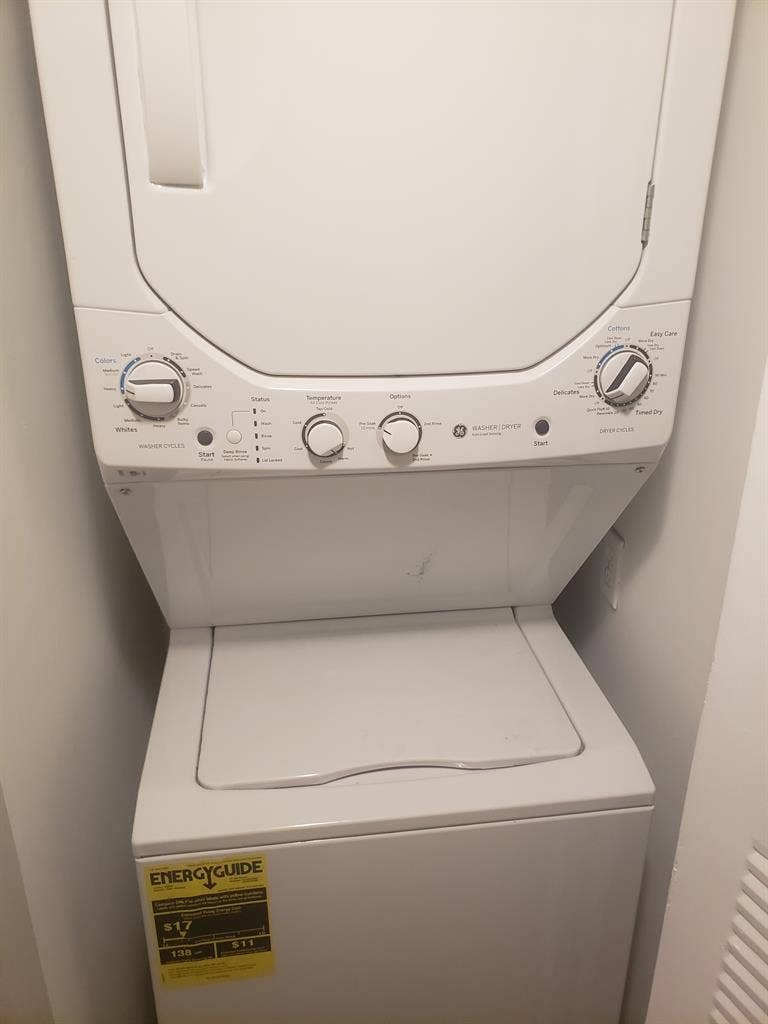Share an Apt - Two Master Bedrooms!