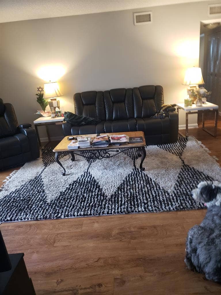 Share an Apt - Two Master Bedrooms!