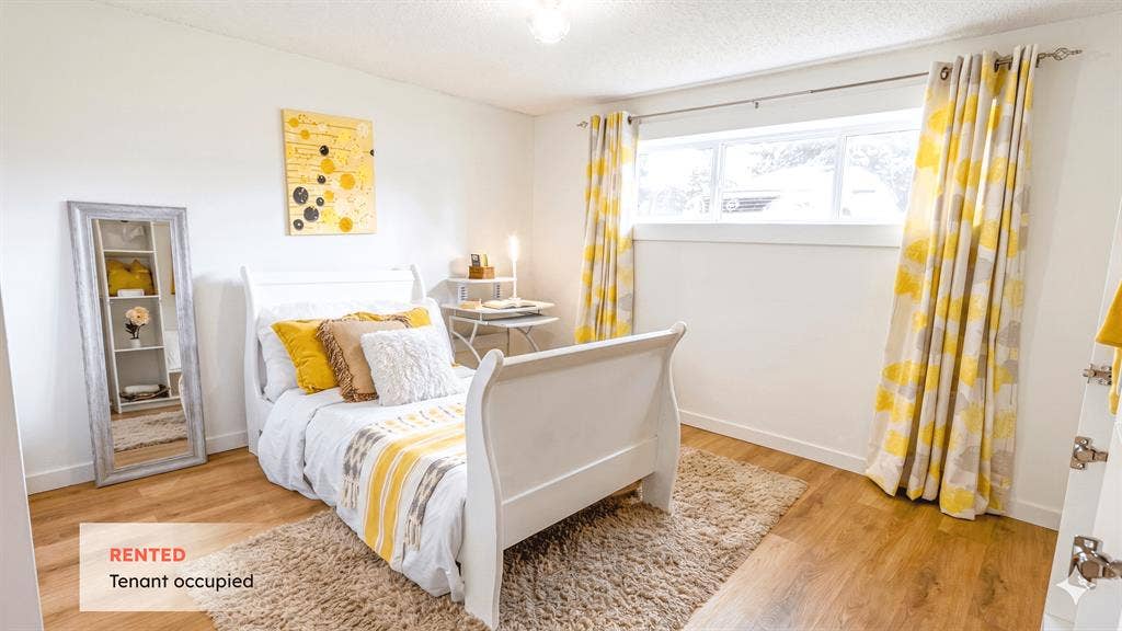 Rooms 1 Min to Shawnessy Station!