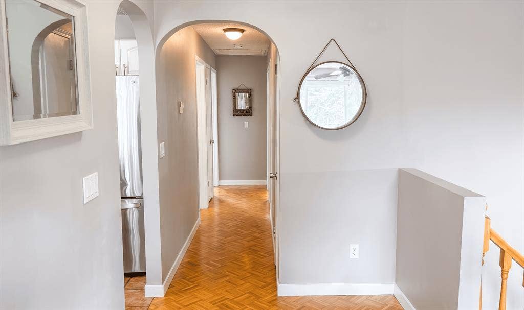 Rooms 1 Min to Shawnessy Station!