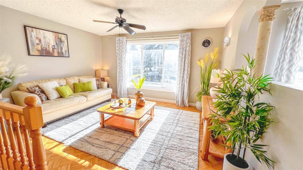 Rooms 1 Min to Shawnessy Station!