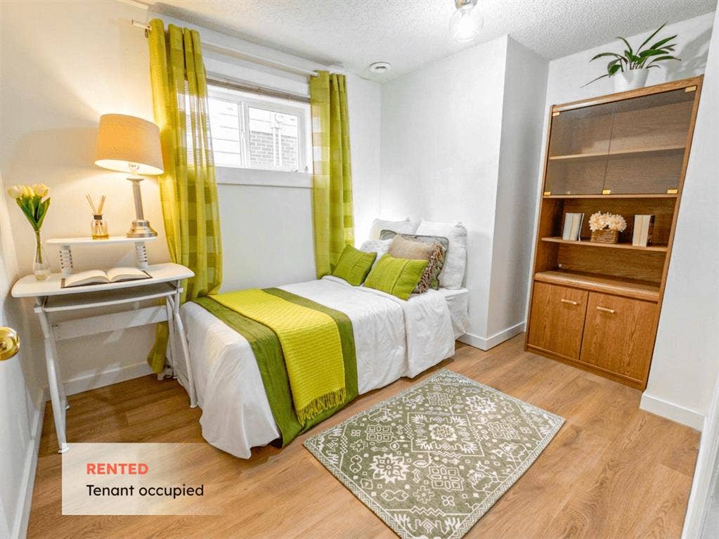 Rooms 1 Min to Shawnessy Station!