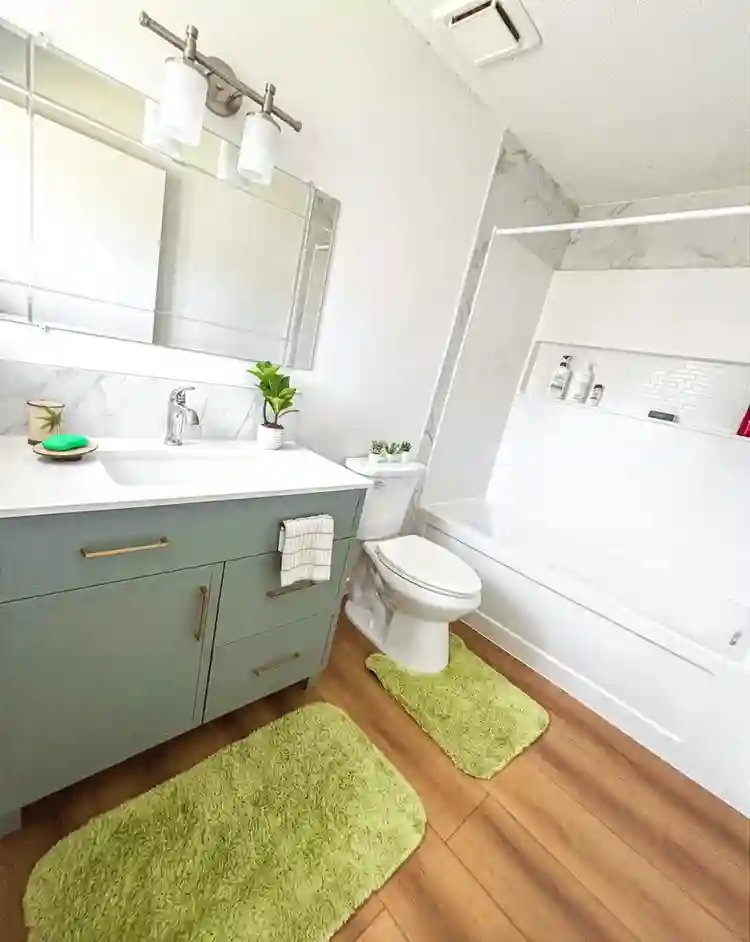 Rooms 1 Min to Shawnessy Station!
