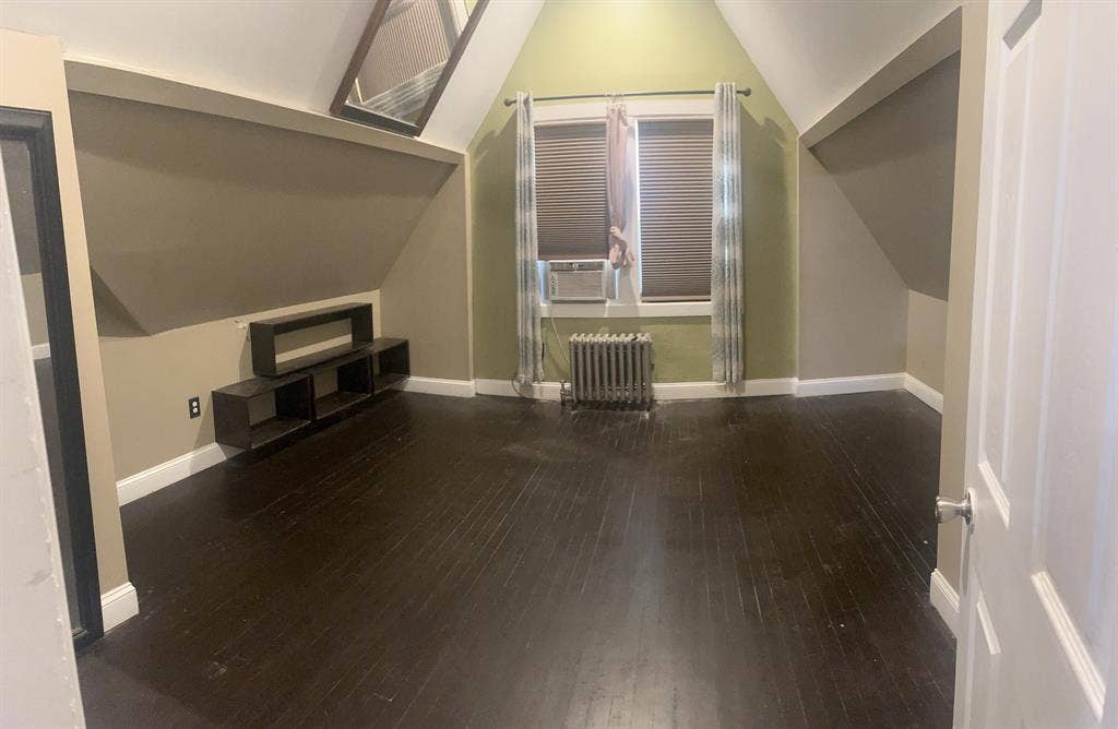 Queen size bedroom available
