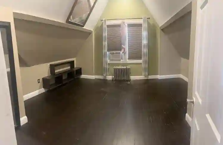 Queen size bedroom available